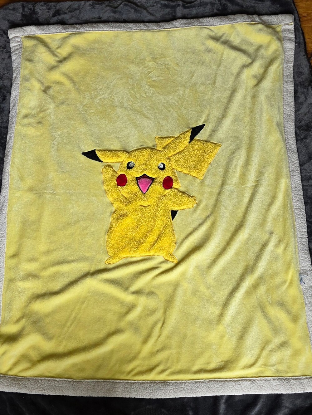Pokemon Pikachu Kids Blanket 3D Cartoon Embroidered Sherpa Blanket Plush 44 × 55